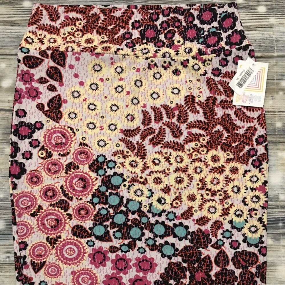 LuLaRoe XL Cassie Skirt White Magenta Pink Paisley